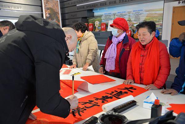 青島市即墨區龍泉街道：文藝賦美蓮花田園 萬福迎春書法惠民