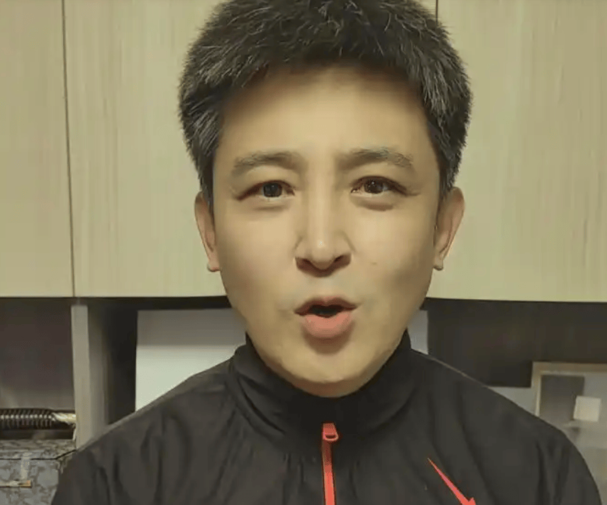 原創孫濤家中裝修被扒，歐式風格一櫥櫃的古玩，難怪他不敢力挺閆學晶！