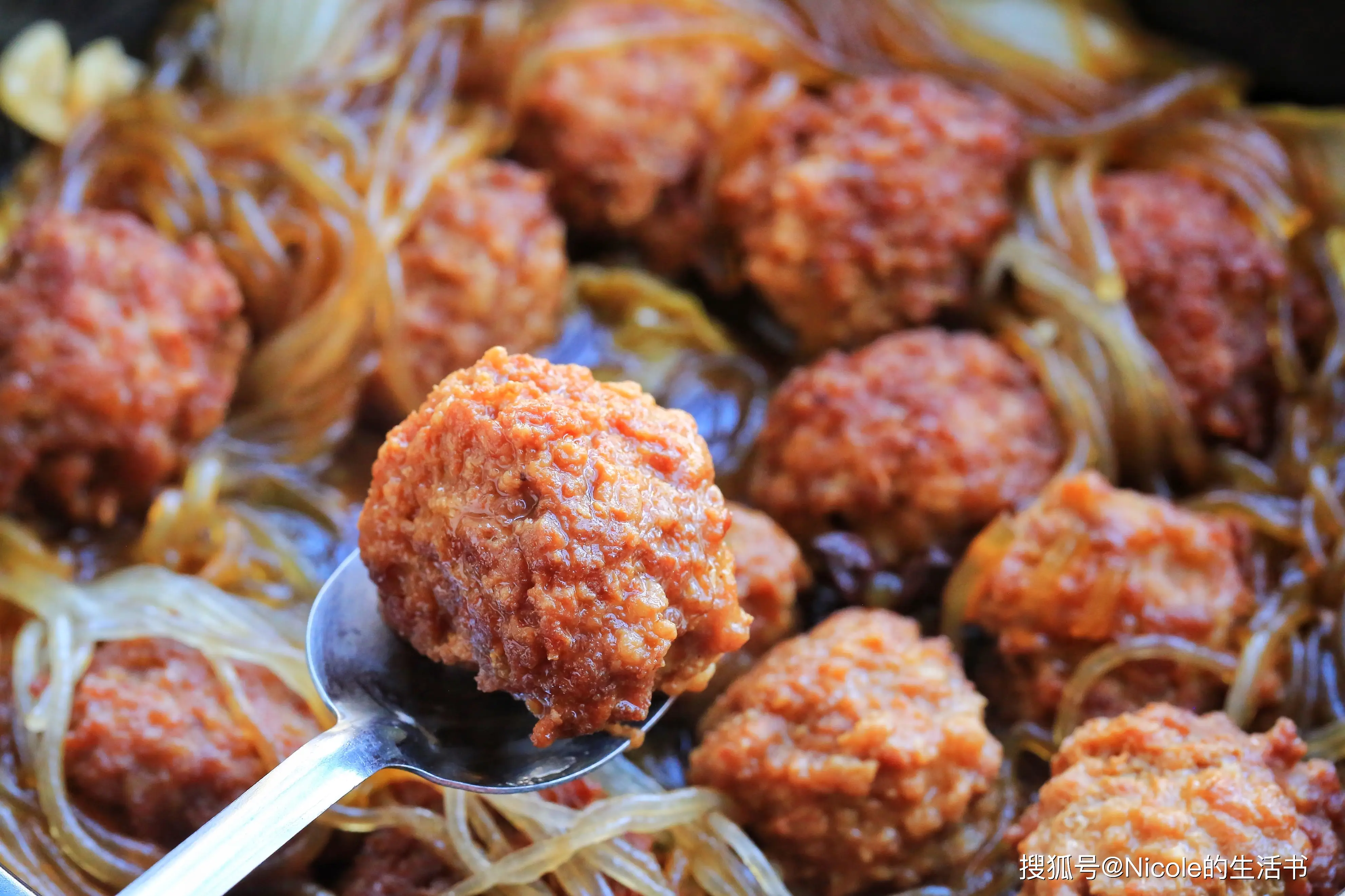 原創帶來無限暖意的秋冬美食：砂鍋白菜丸子煲