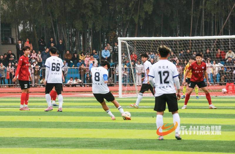 新田：中南大學隊與永州新田隊足球友誼賽精彩紛呈（組圖）