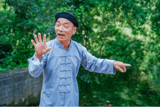 從“非遺繡娘”到“旅遊團長” “80後”非遺傳承人讓魚通刺繡走出大山