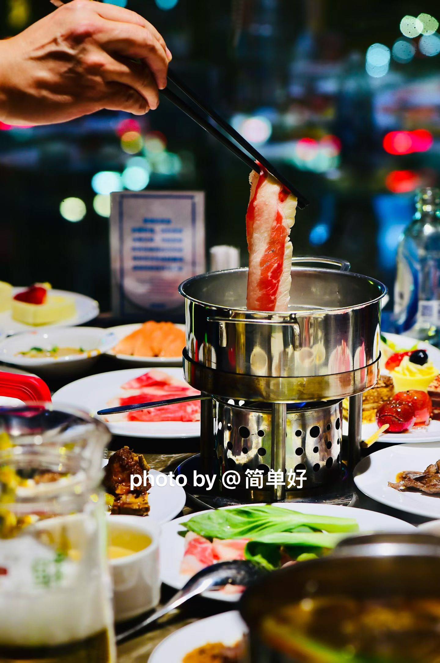 來瀋陽必吃小火鍋，世茂希爾頓美食自助大盤點