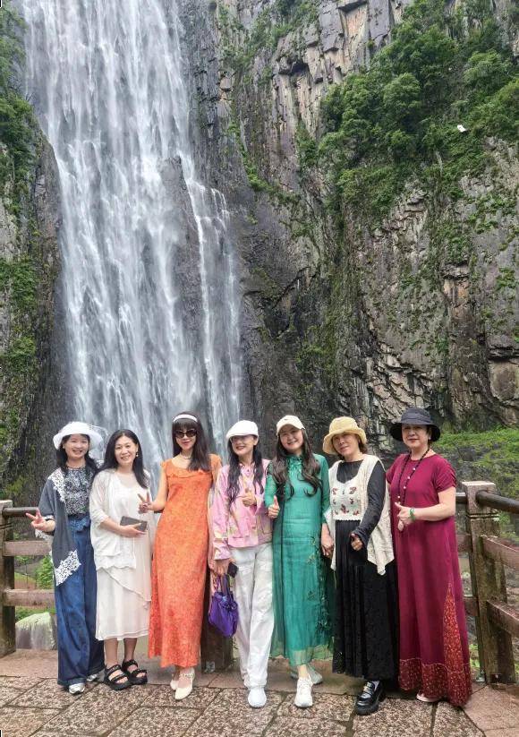 《詩歌風賞·飛瀑流泉》（總第31卷）面世