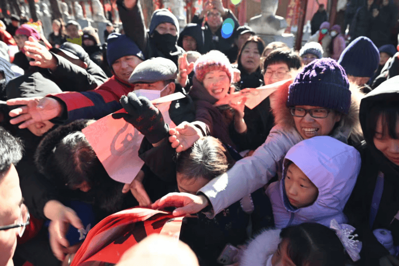 密雲十位書法家冶仙塔下揮毫送“福”