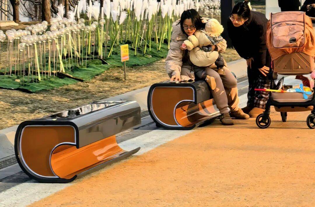 可加熱、能充電！通州運河西岸上新 “黑科技” 座椅！