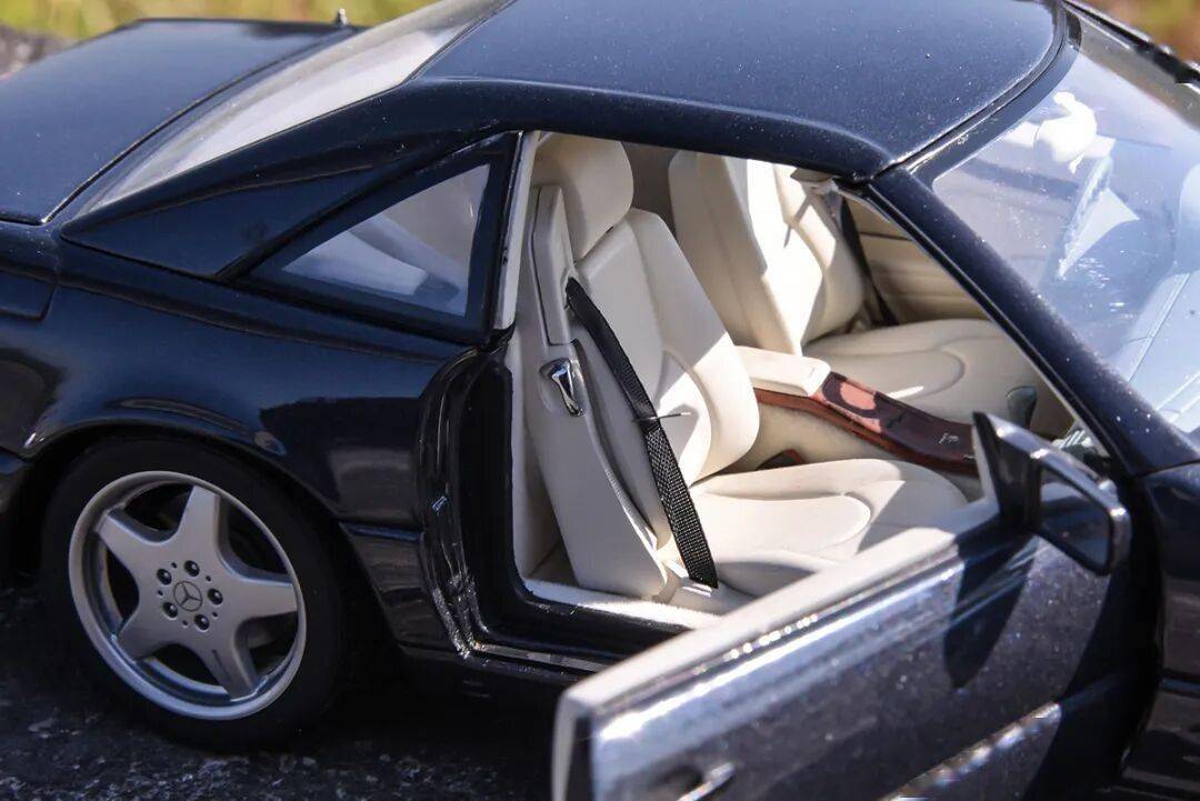 祝各位輪語人，新年越來越帥，荷包越來越厚，收藏越來越有品味！